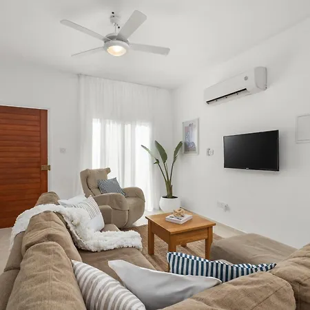 Tariro Townhouse By Nomads Paphos